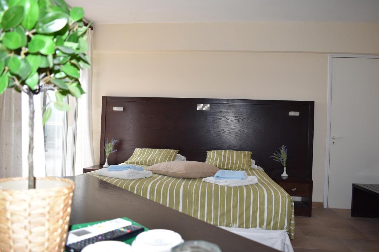 Andreas & Melanie Beach Hotel Governors Beach Bagian luar foto