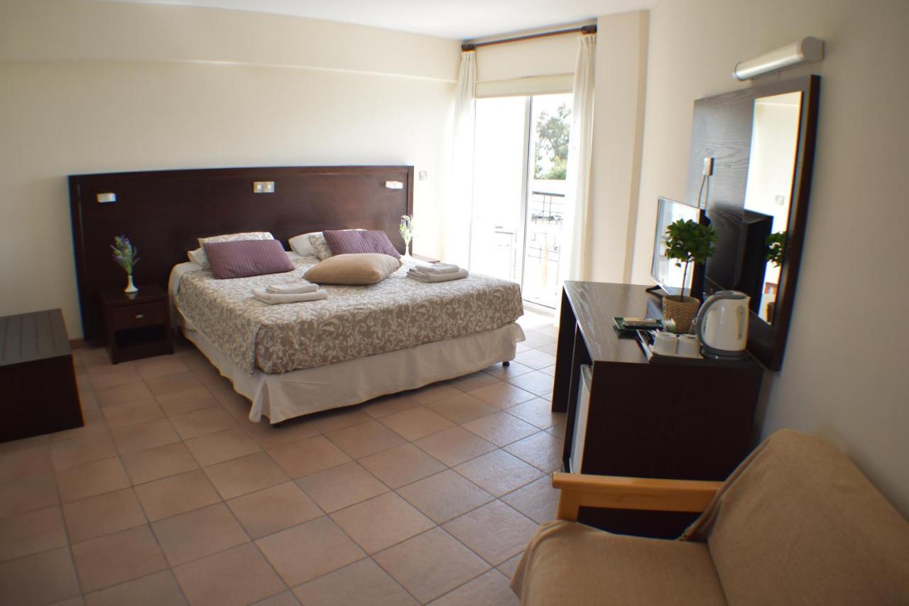 Andreas & Melanie Beach Hotel Governors Beach Bagian luar foto