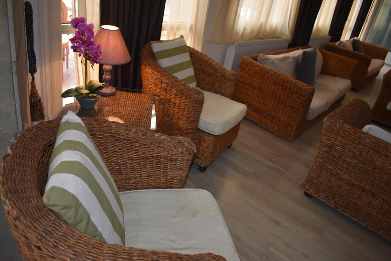 Andreas & Melanie Beach Hotel Governors Beach Bagian luar foto