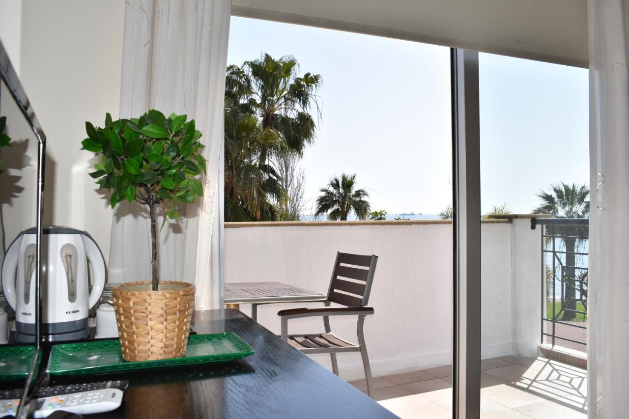 Andreas & Melanie Beach Hotel Governors Beach Bagian luar foto