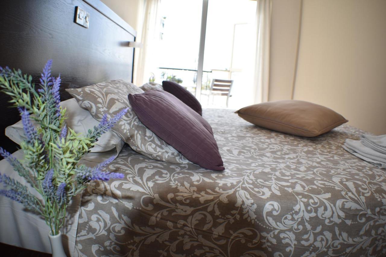 Andreas & Melanie Beach Hotel Governors Beach Bagian luar foto