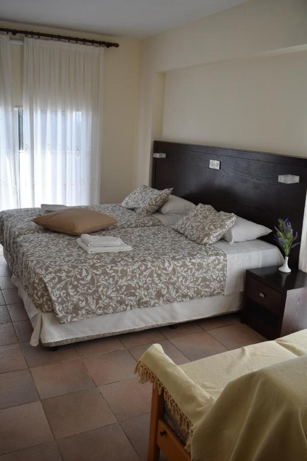 Andreas & Melanie Beach Hotel Governors Beach Bagian luar foto