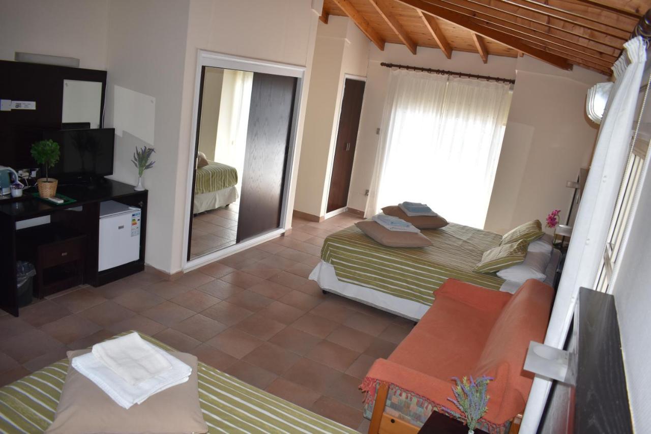 Andreas & Melanie Beach Hotel Governors Beach Bagian luar foto