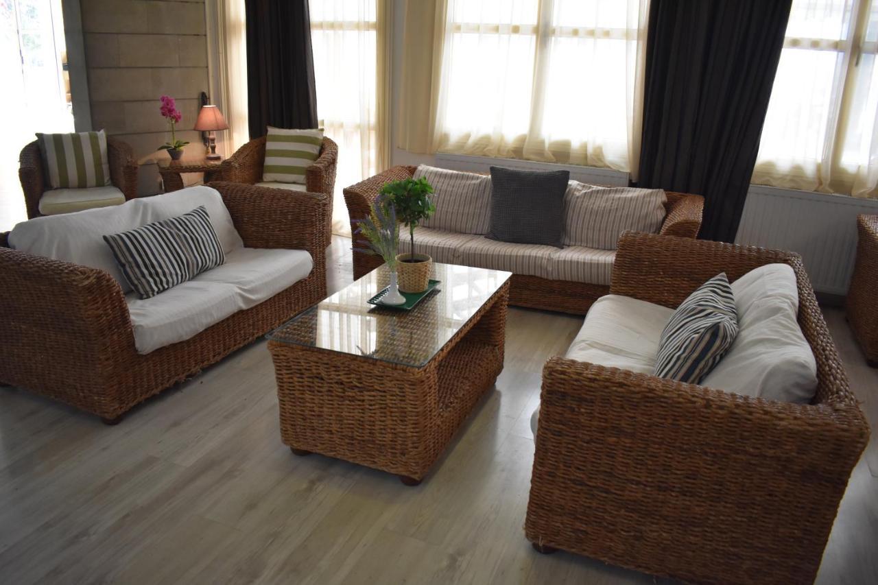 Andreas & Melanie Beach Hotel Governors Beach Bagian luar foto