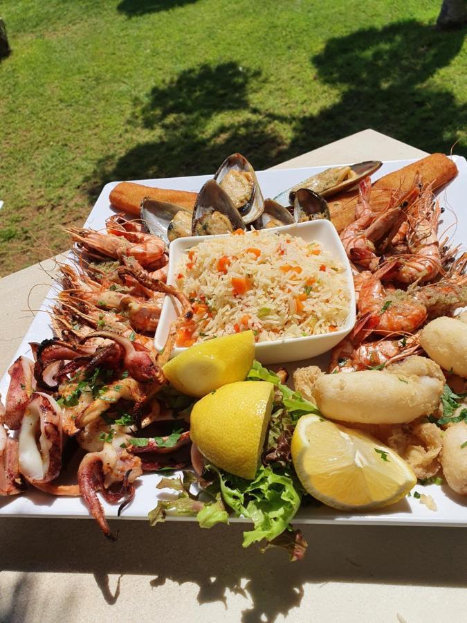 Andreas & Melanie Beach Hotel Governors Beach Bagian luar foto