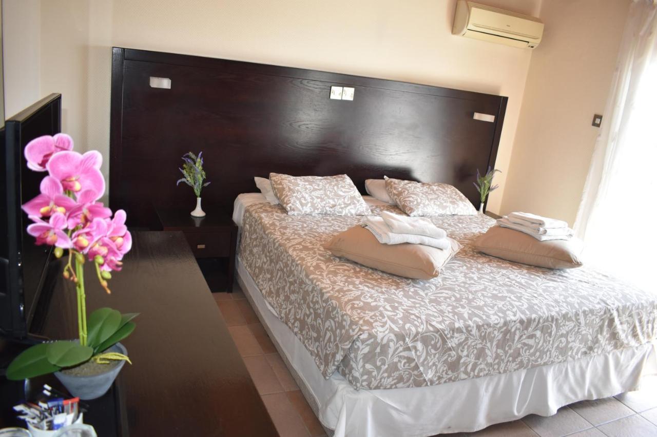 Andreas & Melanie Beach Hotel Governors Beach Bagian luar foto