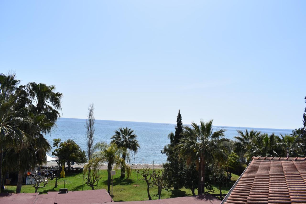 Andreas & Melanie Beach Hotel Governors Beach Bagian luar foto
