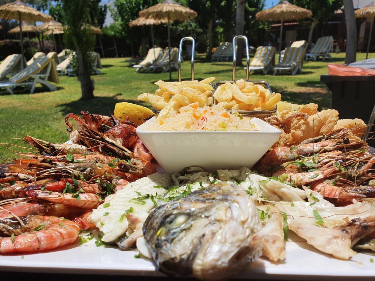Andreas & Melanie Beach Hotel Governors Beach Bagian luar foto