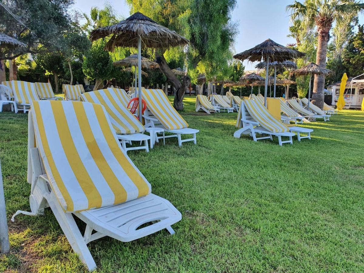 Andreas & Melanie Beach Hotel Governors Beach Bagian luar foto