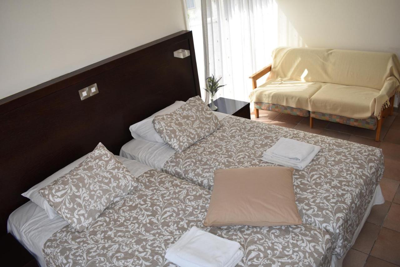 Andreas & Melanie Beach Hotel Governors Beach Bagian luar foto